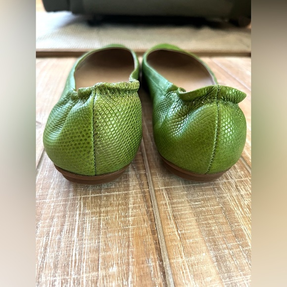 L.L.Bean Green Flat Shoes. Size: 7.5 Color: Green - Picture 5 of 7